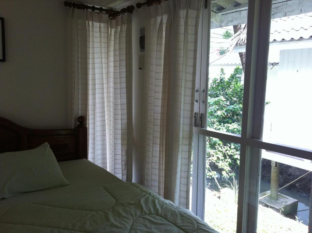 Young Coconut Garden Home Resort Amphawa Kamer foto